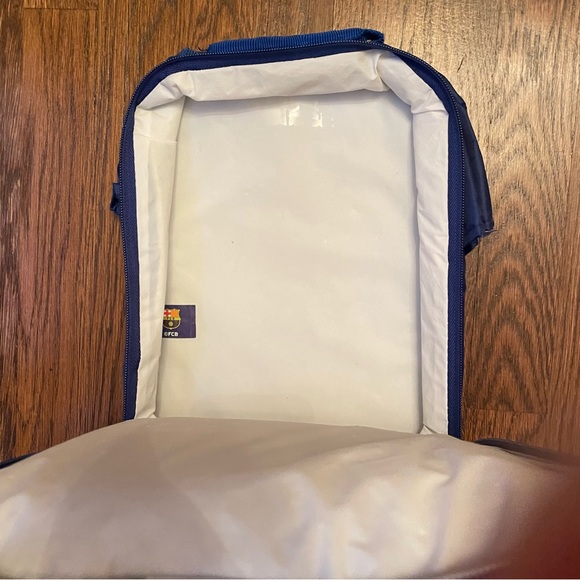 FC Barcelona Insulated Kit Lunch Bag - Picture 9 of 9